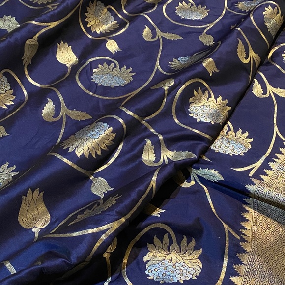 Party silk saree in blue - Picture 14 of 15